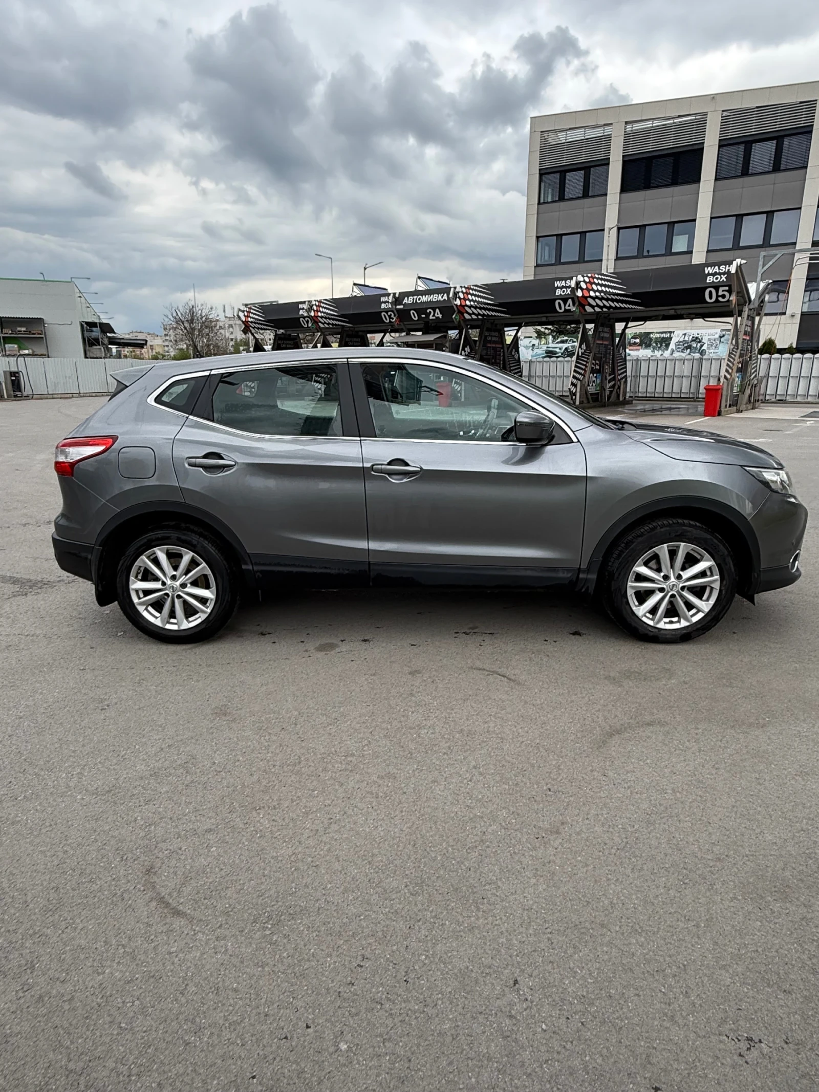 Nissan Qashqai 1.3 DIG-T Първи Собственик , снимка 6 - Автомобили и джипове - 54279852