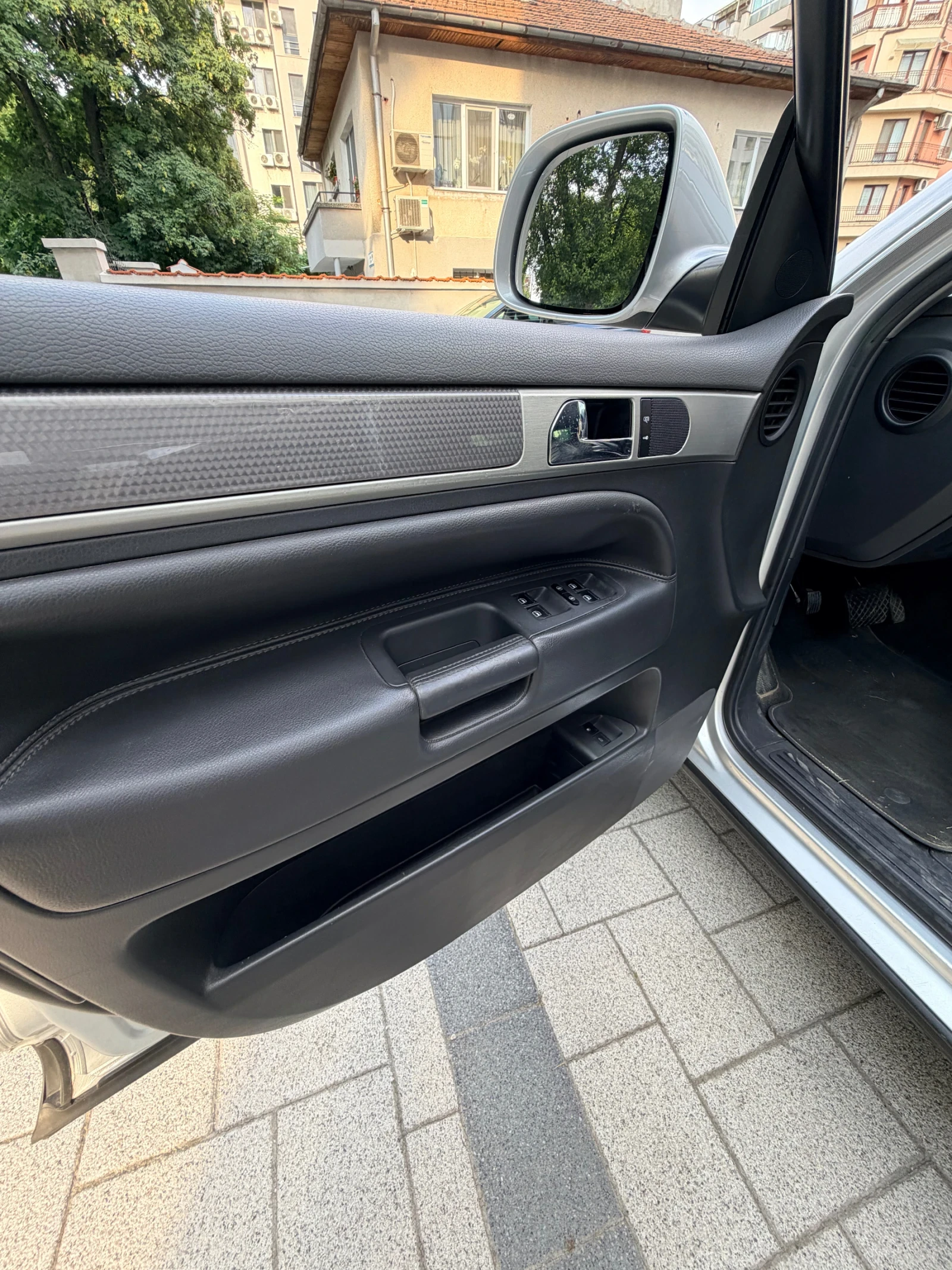 VW Touareg 3.0 TDI V6, снимка 12 - Автомобили и джипове - 56275227