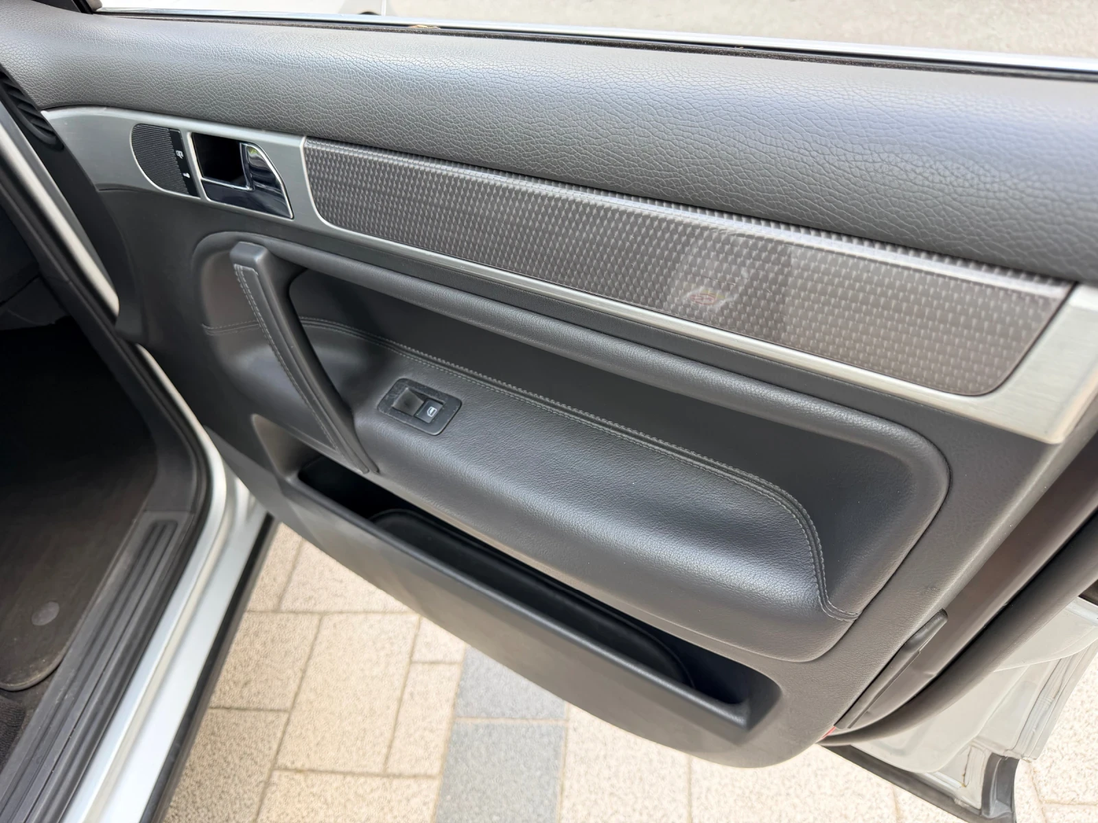 VW Touareg 3.0 TDI V6, снимка 16 - Автомобили и джипове - 56275227