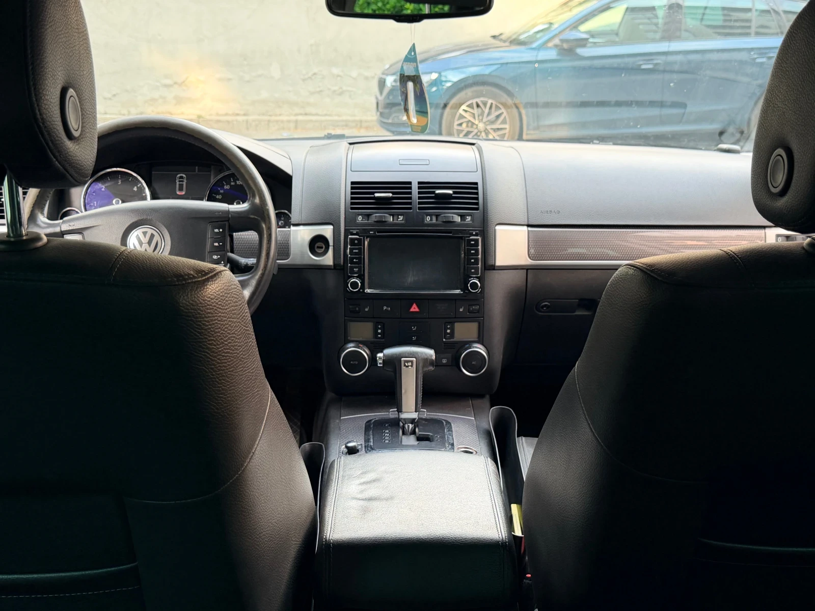 VW Touareg 3.0 TDI V6, снимка 9 - Автомобили и джипове - 56275227