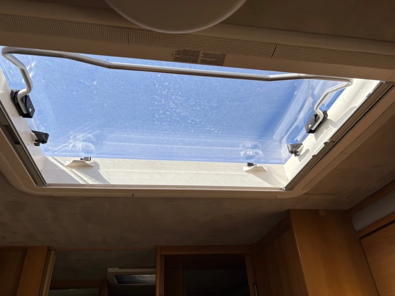 Кемпер Knaus T640, снимка 9 - Каравани и кемпери - 51526653