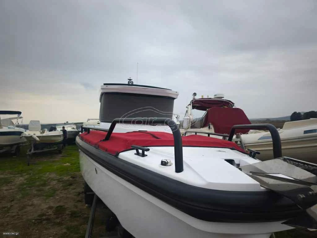 Моторна яхта Axopar Brabus 23 - изображение 6