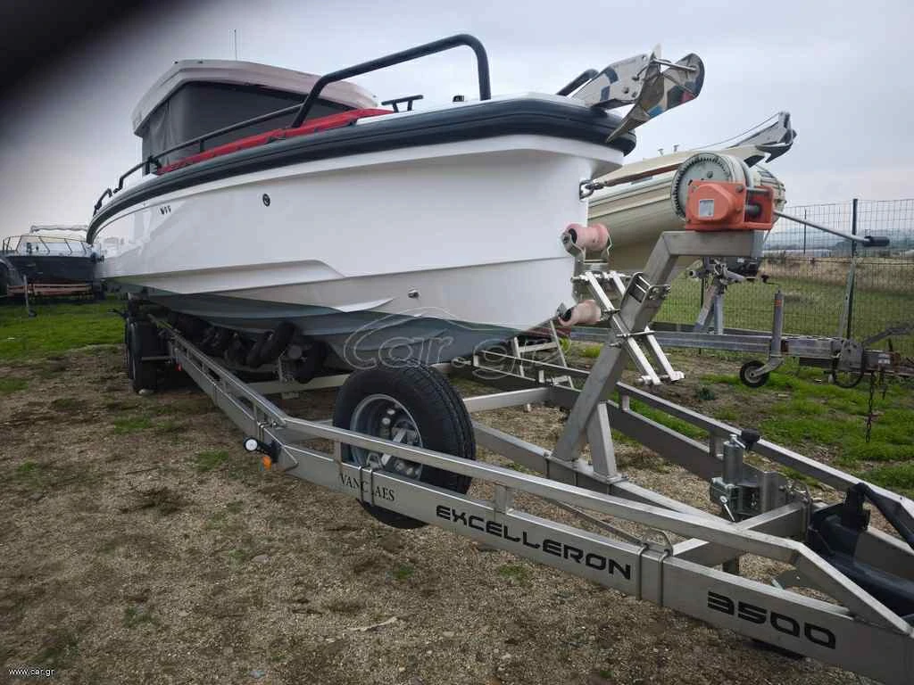 Моторна яхта Axopar Brabus 23 - изображение 9