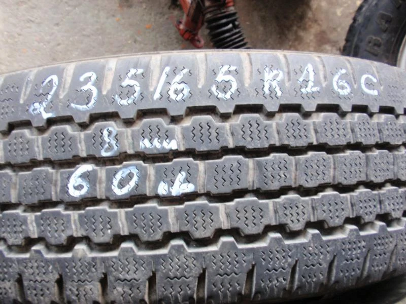 Гуми Всесезонни 235/65R16, снимка 2 - Гуми и джанти - 6996852