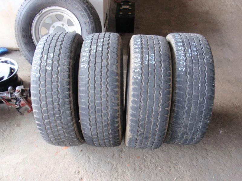 Гуми Всесезонни 235/65R16, снимка 3 - Гуми и джанти - 6996852