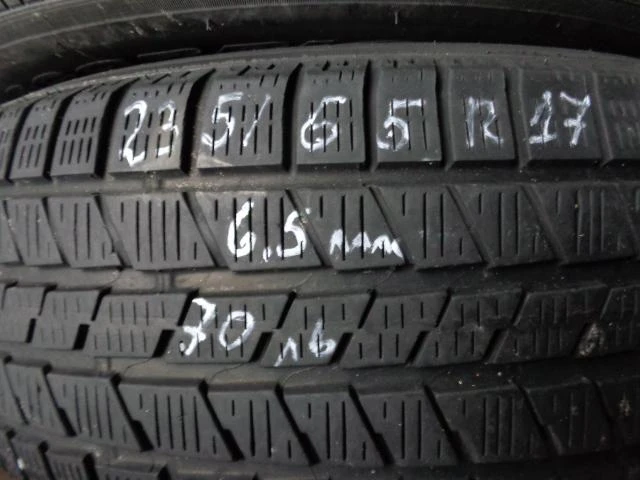 Гуми Зимни 235/65R17, снимка 1 - Гуми и джанти - 12732830