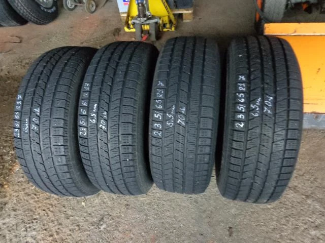 Гуми Зимни 235/65R17, снимка 12 - Гуми и джанти - 12732830