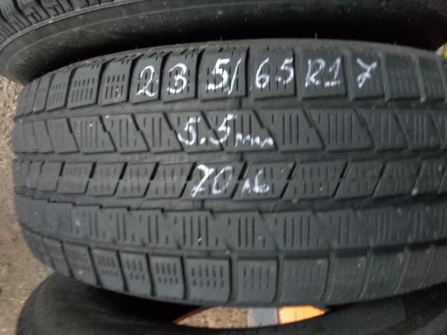 Гуми Зимни 235/65R17, снимка 5 - Гуми и джанти - 12732830