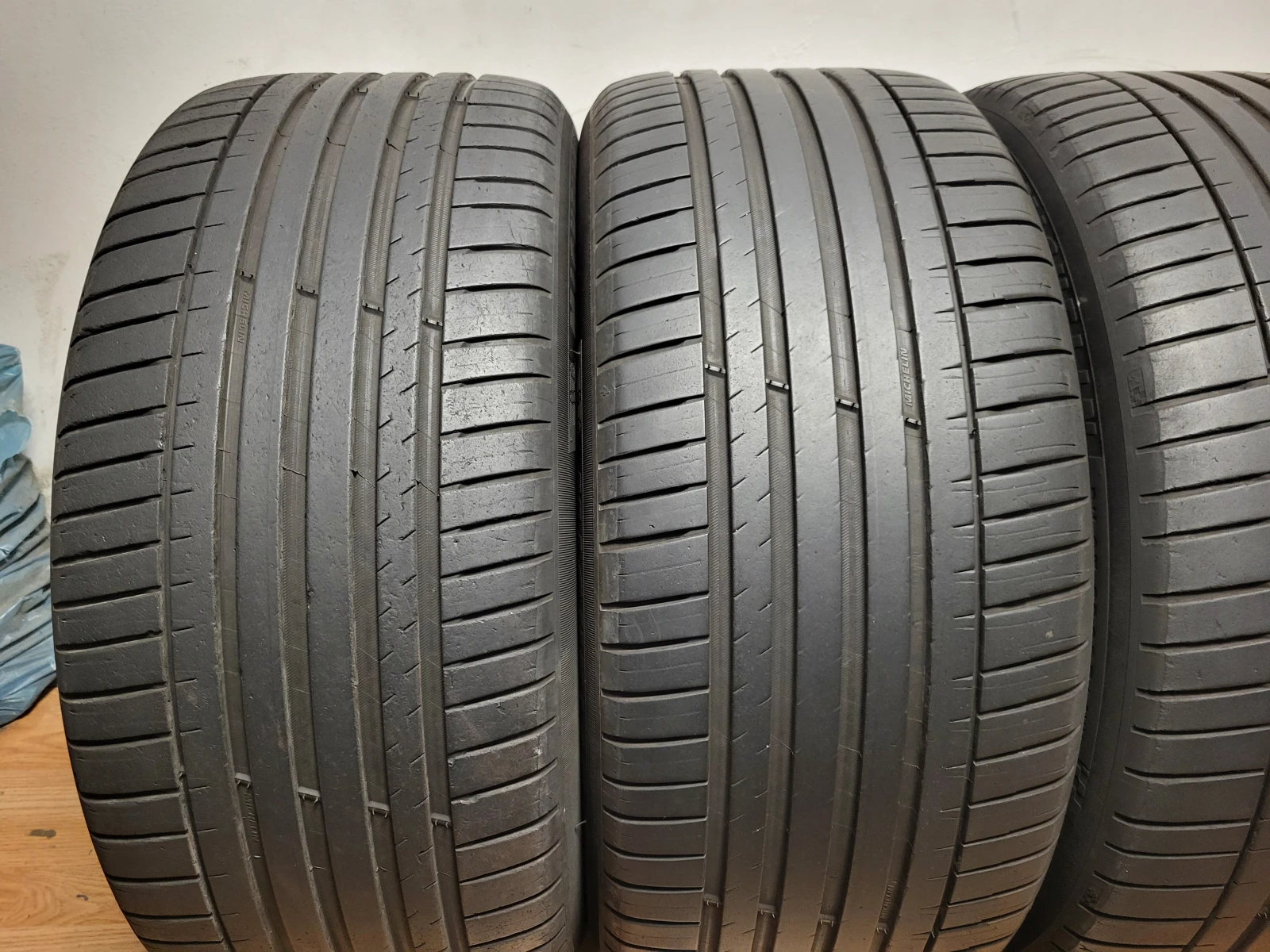Гуми Летни 285/40R21, снимка 2 - Гуми и джанти - 54080114