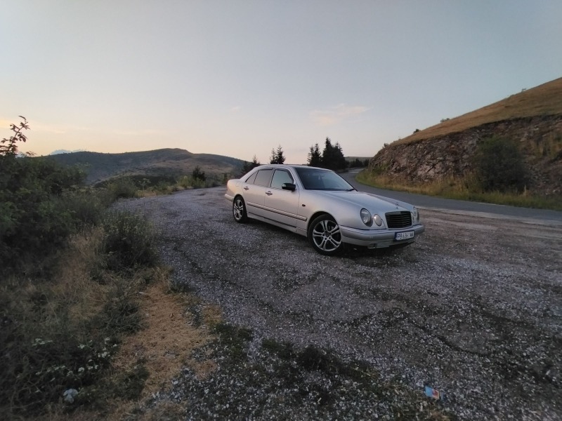 Mercedes-Benz E 250, снимка 1 - Автомобили и джипове - 46739222