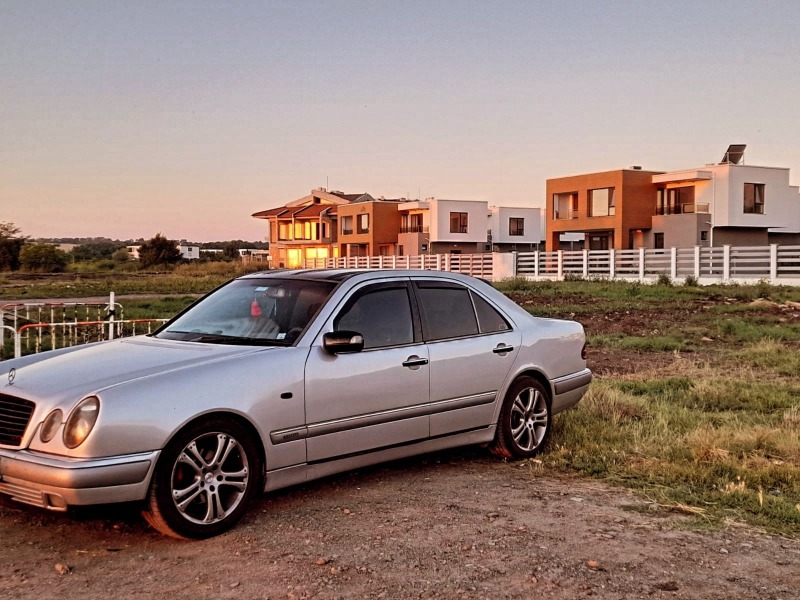 Mercedes-Benz E 250, снимка 2 - Автомобили и джипове - 46739222