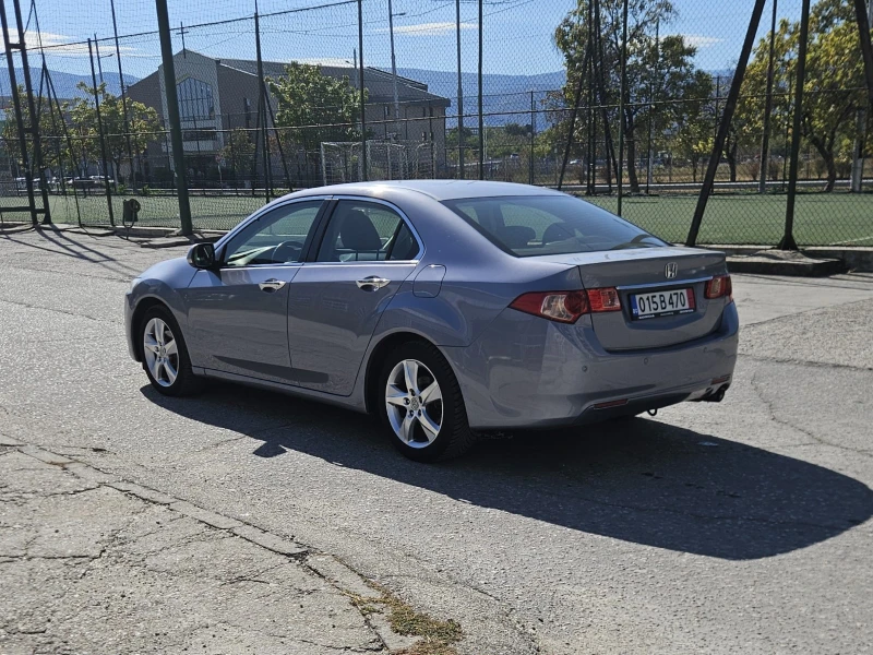 Honda Accord 2.0i-VTEC Facelift Bi-Xenon, снимка 7 - Автомобили и джипове - 47636660