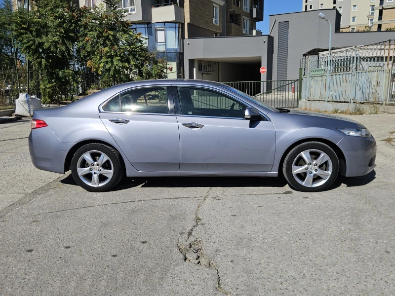 Honda Accord 2.0i-VTEC Facelift Bi-Xenon, снимка 4 - Автомобили и джипове - 47636660