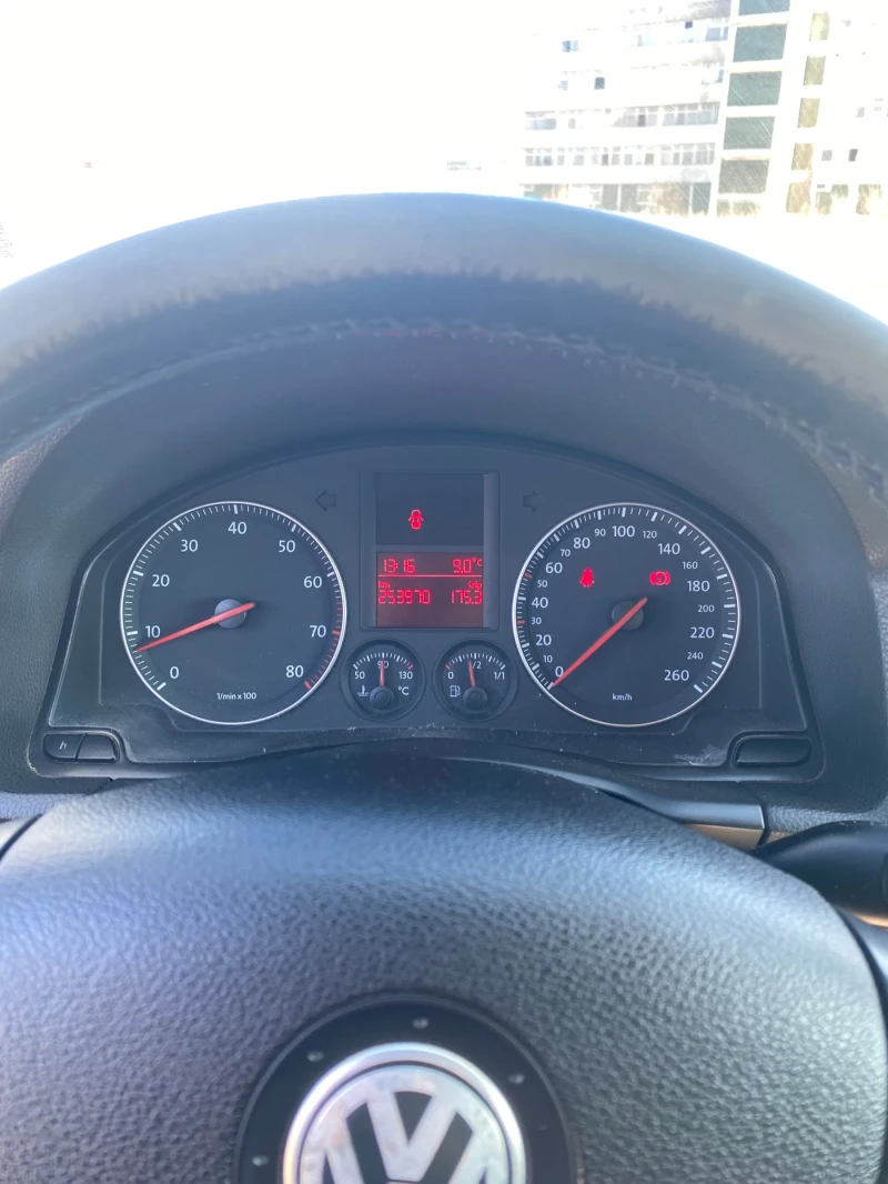 VW Golf 1.6 102 к.с., снимка 7 - Автомобили и джипове - 49372956