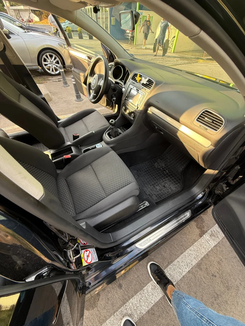 VW Golf 1.6 tdi, снимка 9 - Автомобили и джипове - 53206331
