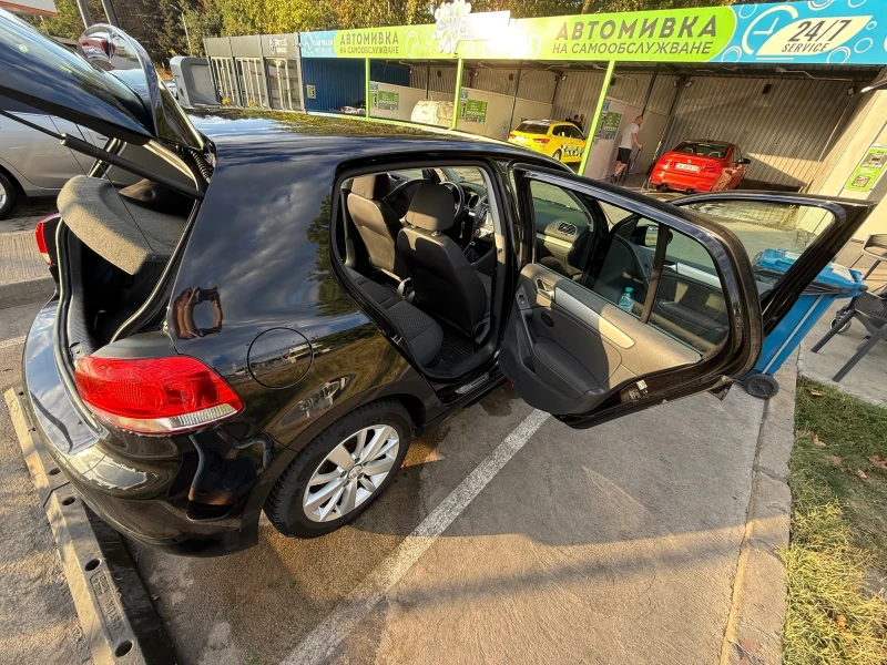 VW Golf 1.6 tdi, снимка 11 - Автомобили и джипове - 53206331