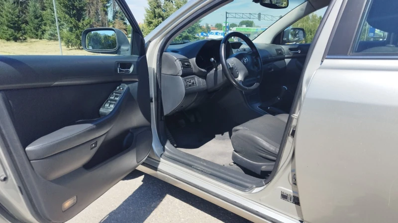 Toyota Avensis, снимка 6 - Автомобили и джипове - 51971744