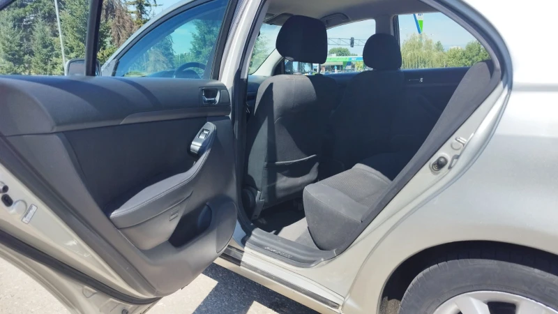 Toyota Avensis, снимка 5 - Автомобили и джипове - 51971744