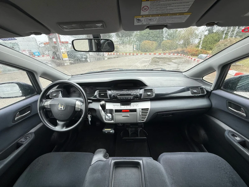 Honda Fr-v 1.7I шест места, снимка 8 - Автомобили и джипове - 51976880