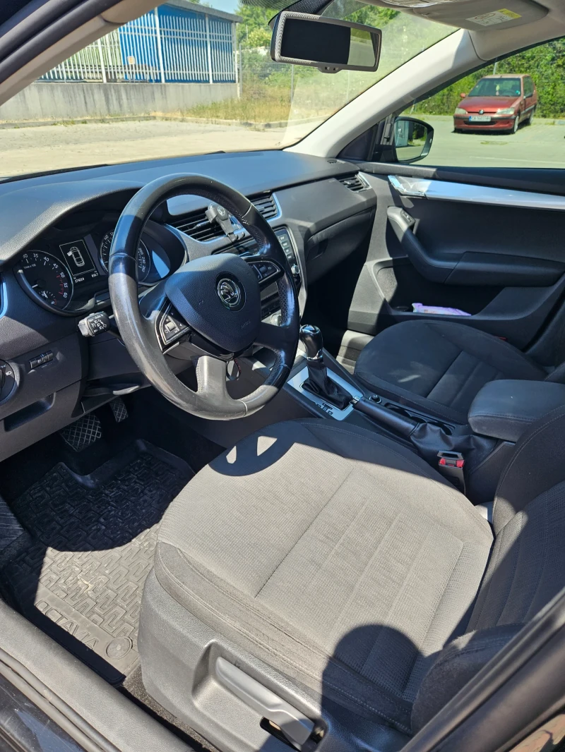 Skoda Octavia 1.6, снимка 7 - Автомобили и джипове - 52416876
