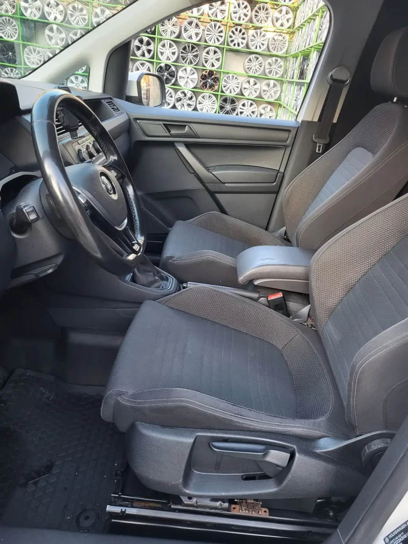 VW Caddy Maxi 2.0 TDI 102 К.С, снимка 17 - Автомобили и джипове - 52894491