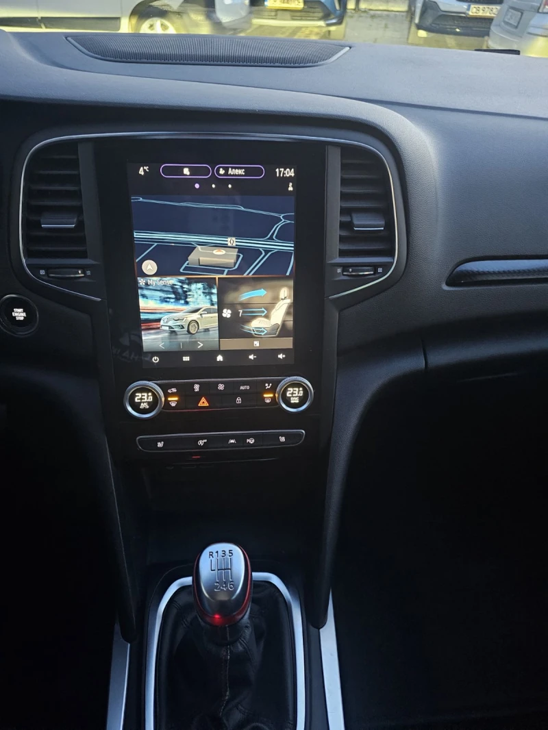 Renault Megane 1.3 TCe 140 , снимка 10 - Автомобили и джипове - 52821237