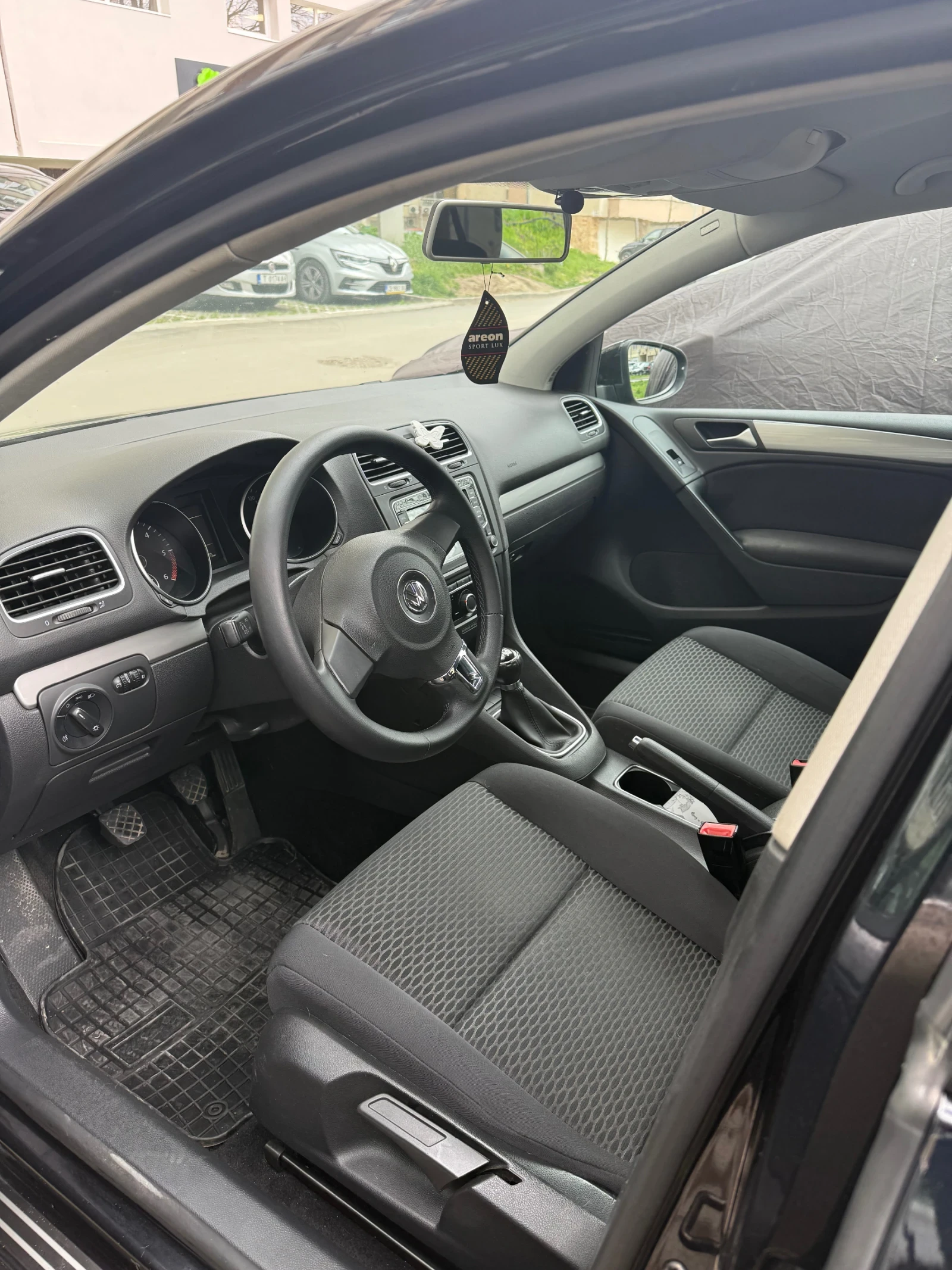 VW Golf 1.6 tdi, снимка 6 - Автомобили и джипове - 54124448