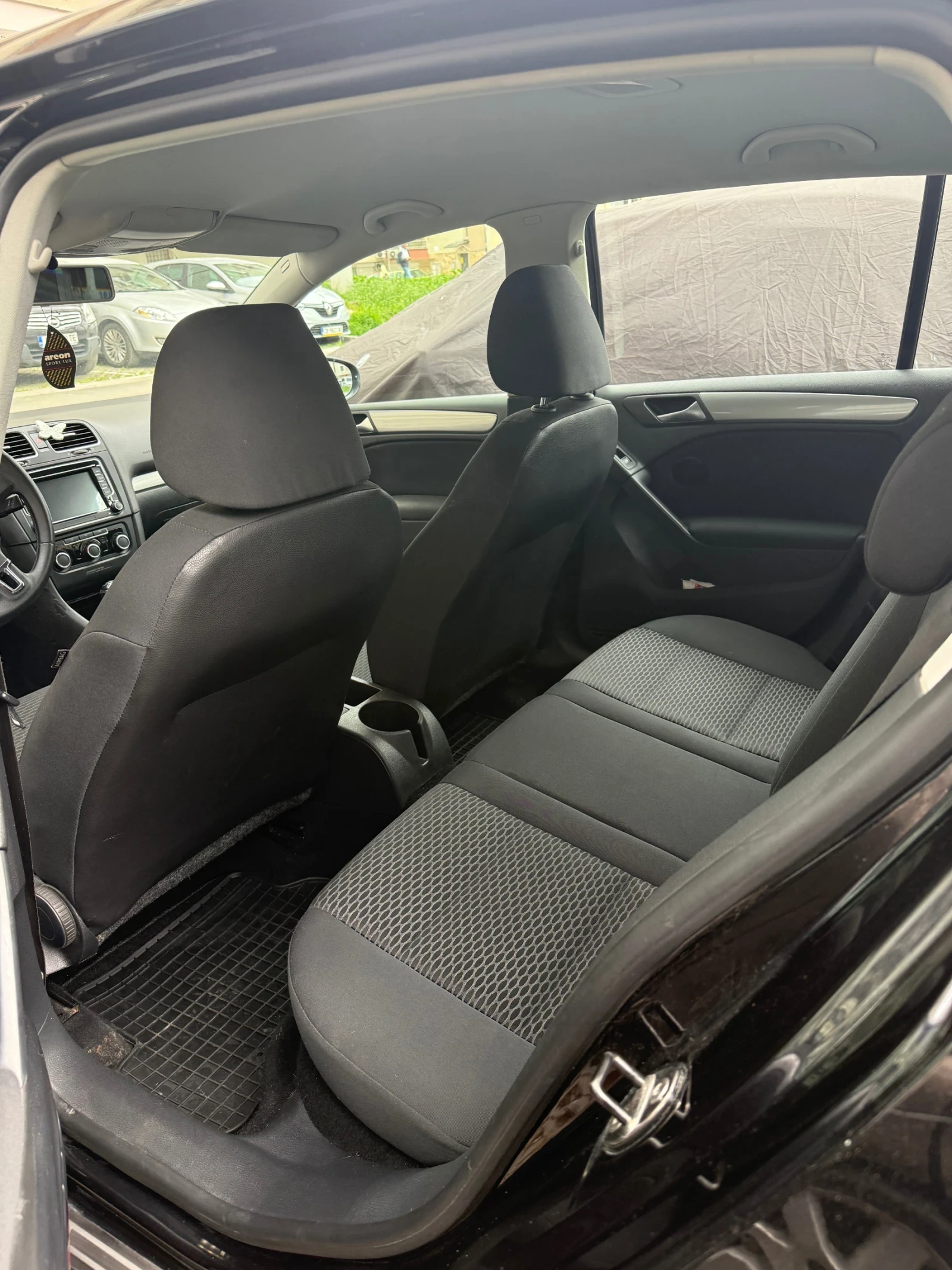 VW Golf 1.6 tdi, снимка 7 - Автомобили и джипове - 54124448