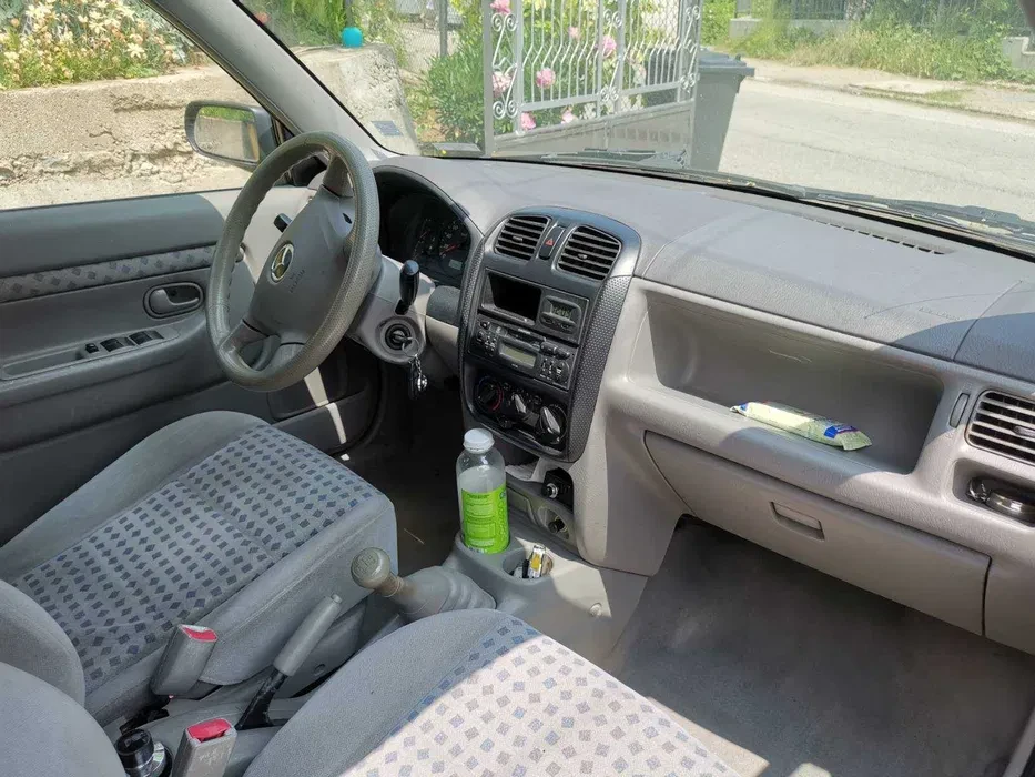 Mazda Demio 2000 - изображение 6