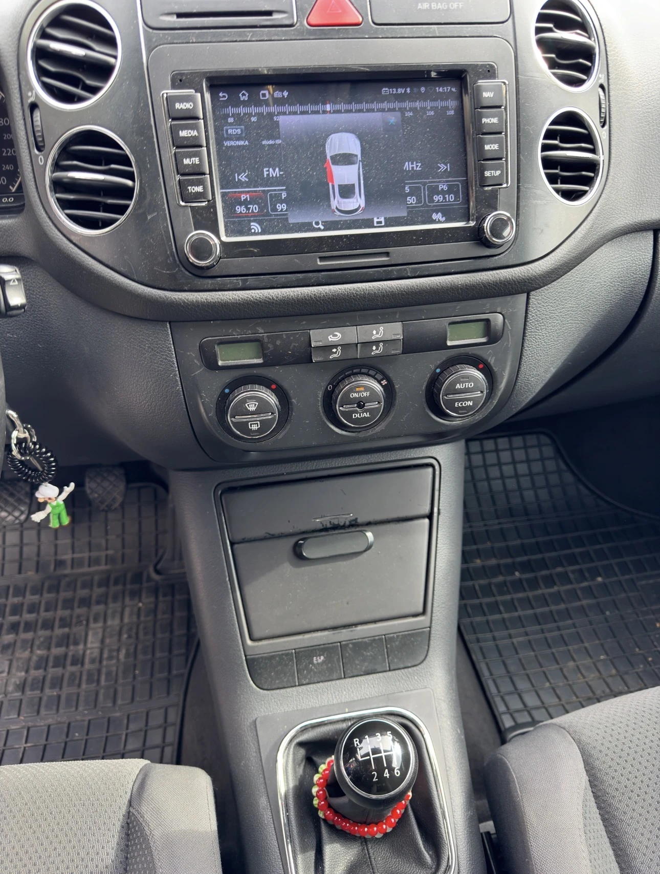 VW Golf Plus 1.6 fsi 115к.с / NAVI / СМЕНЕНИ ВЕРИГИ / ОБСЛУЖЕНА - изображение 9