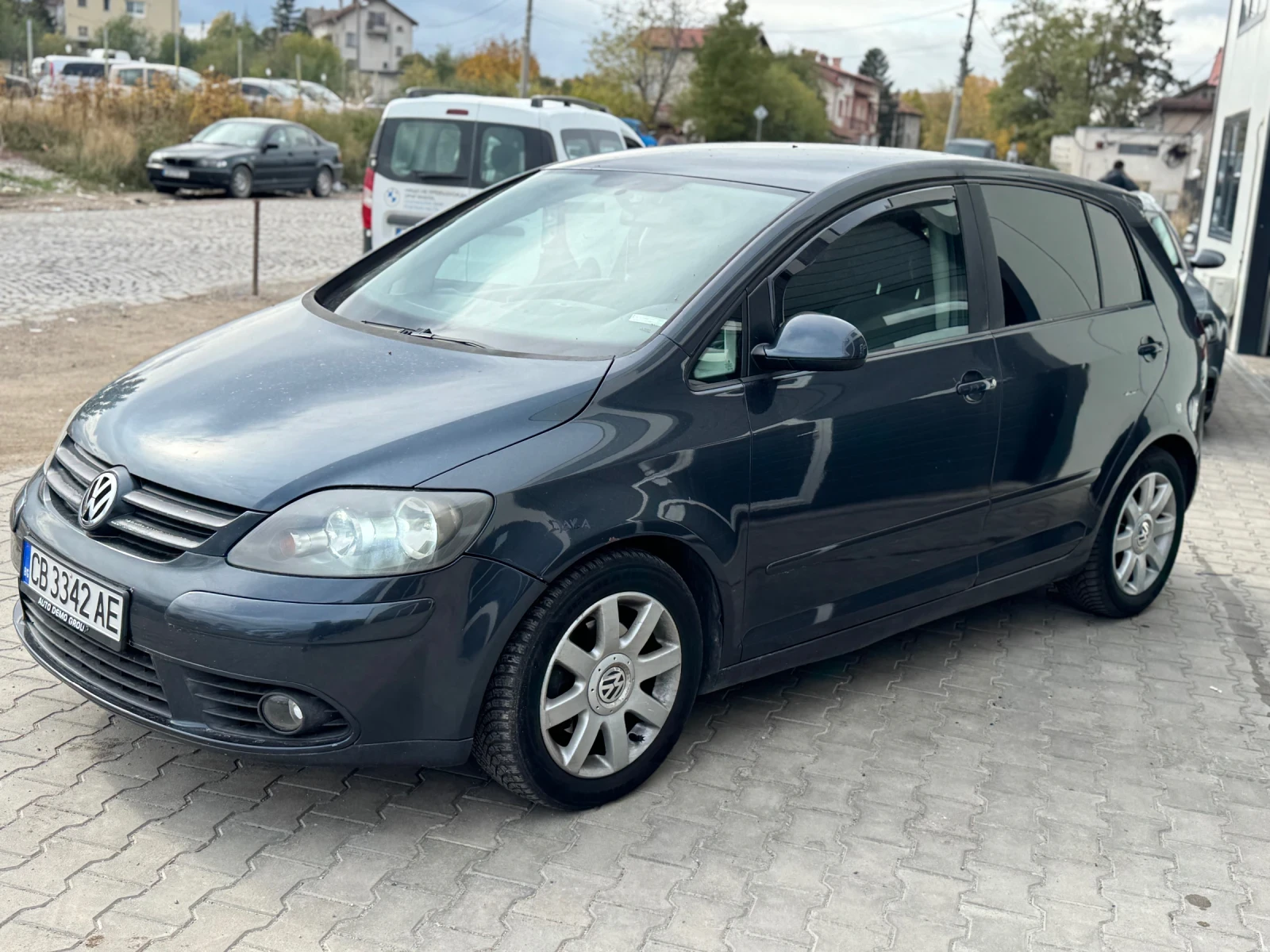 VW Golf Plus 1.6 fsi 115к.с / NAVI / СМЕНЕНИ ВЕРИГИ / ОБСЛУЖЕНА - изображение 3