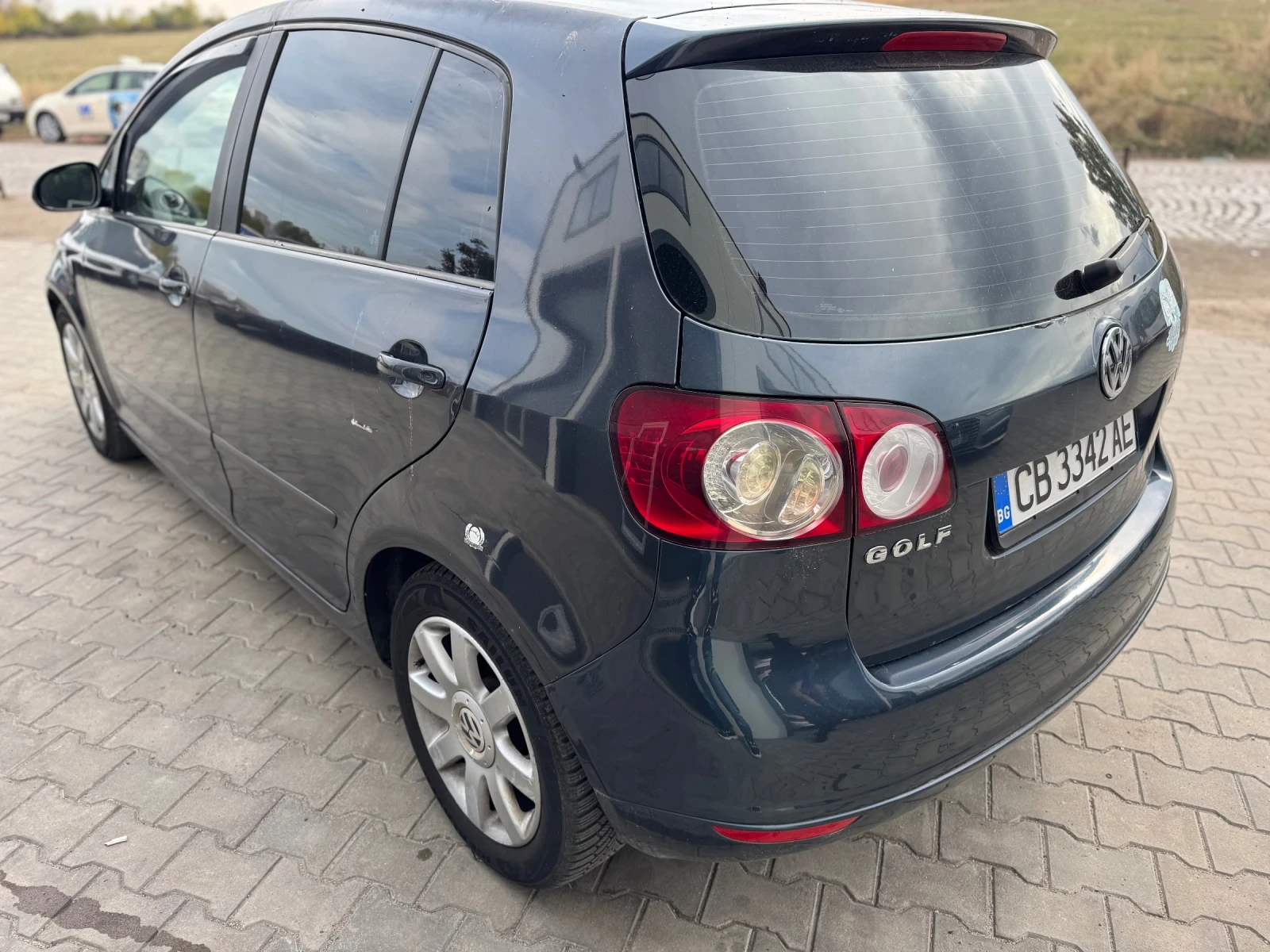 VW Golf Plus 1.6 fsi 115к.с / NAVI / СМЕНЕНИ ВЕРИГИ / ОБСЛУЖЕНА - изображение 6