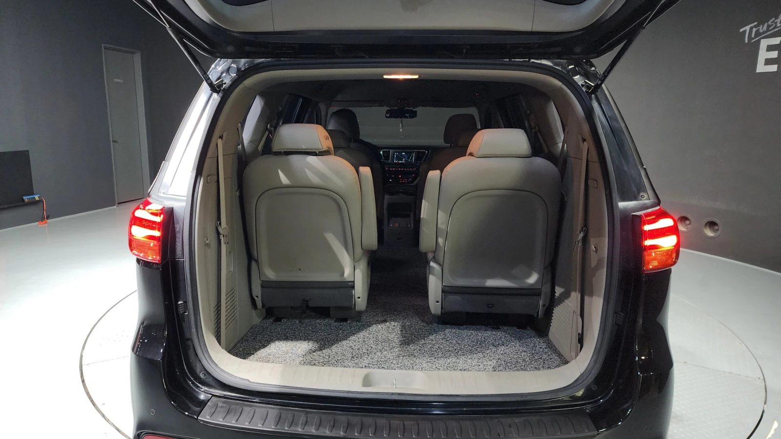 Kia Carnival 9 Seater Prestiege | Mobile.bg   17