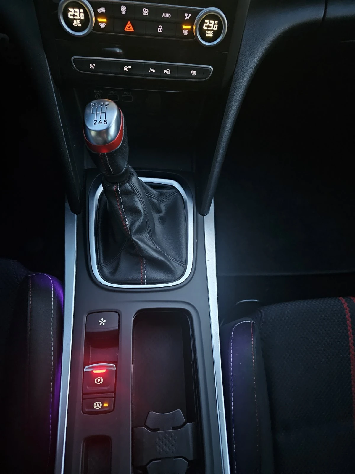 Renault Megane 1.3 TCe 140  - изображение 9