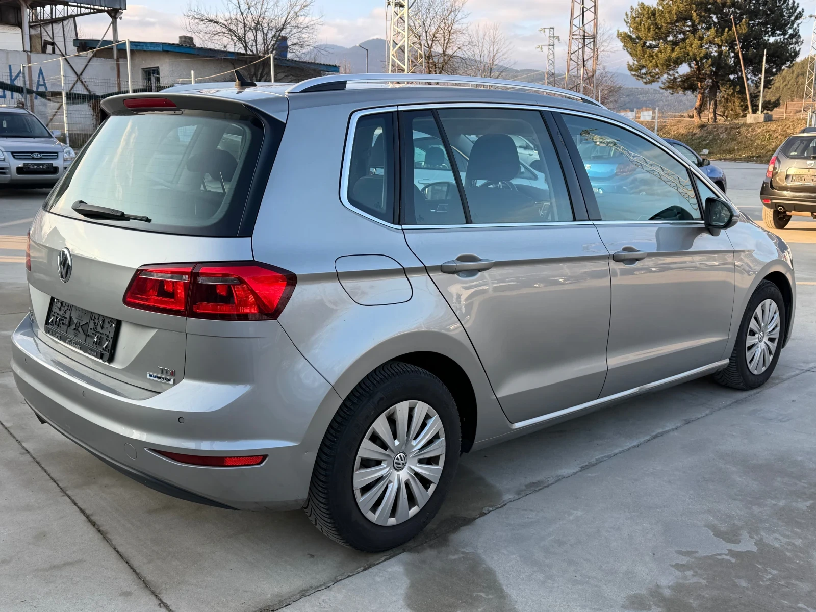 VW Sportsvan 1.6Diesel/Servizna Istoriq Palna/Euro6B - изображение 8