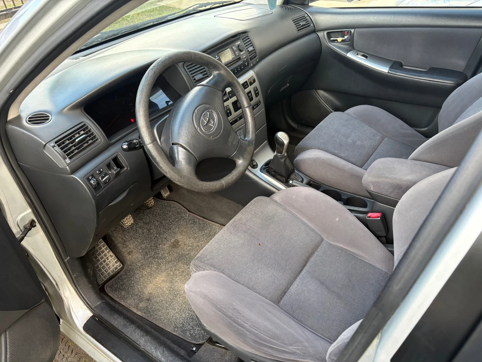 Toyota Corolla D4D, снимка 13 - Автомобили и джипове - 53764000