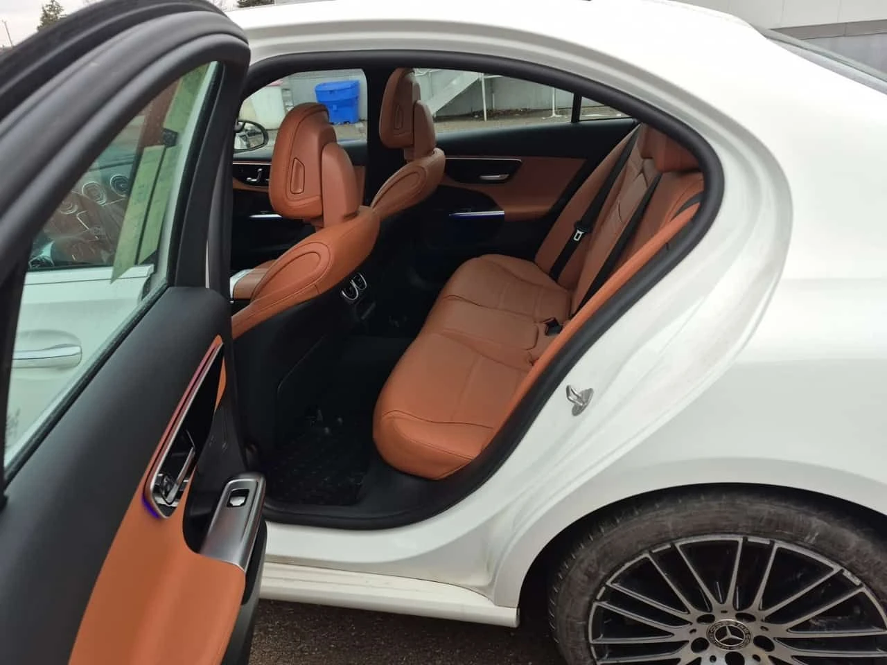 Mercedes-Benz C 300 * 2 КЛЮЧА* ПОДГРЕВ* KEYLESS* , снимка 11 - Автомобили и джипове - 53932058