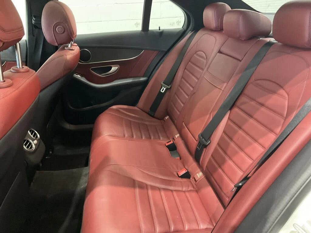 Mercedes-Benz C 300 AMG Line 4MATIC, снимка 12 - Автомобили и джипове - 55710300