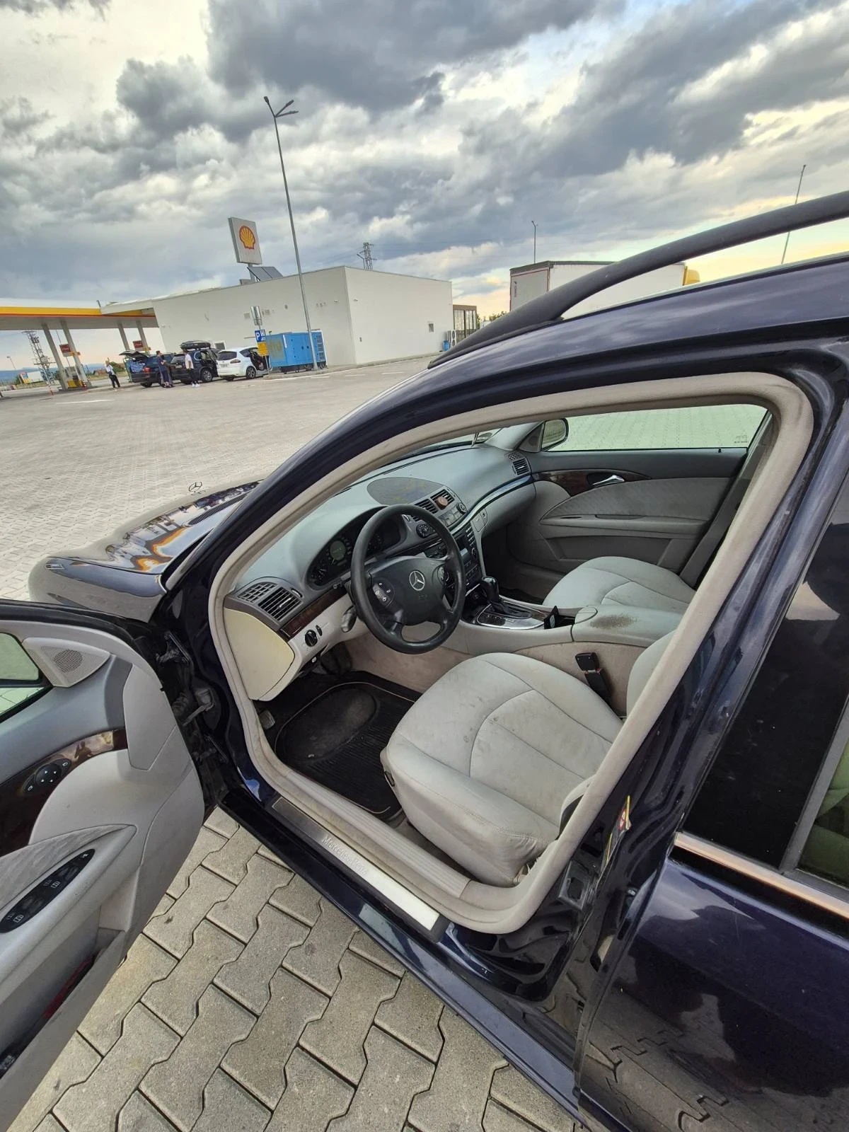 Mercedes-Benz E 220, снимка 9 - Автомобили и джипове - 56260945
