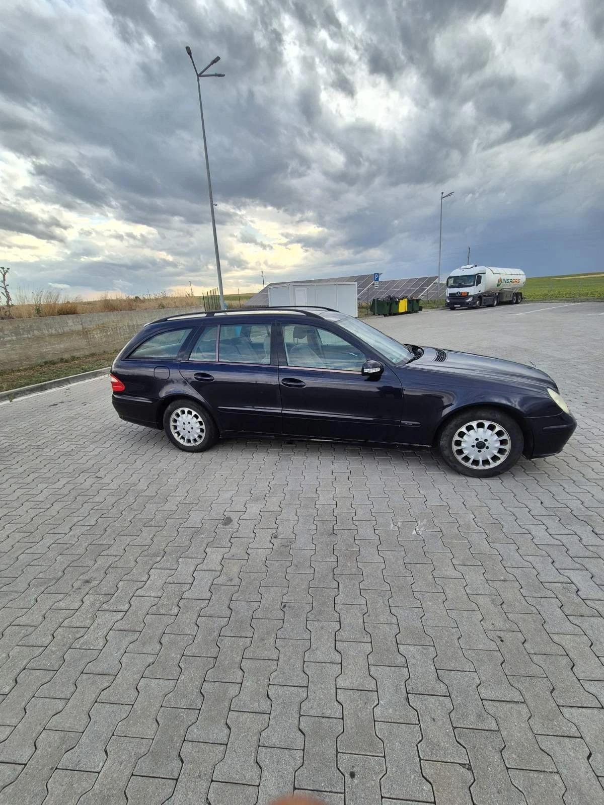 Mercedes-Benz E 220, снимка 4 - Автомобили и джипове - 56260945