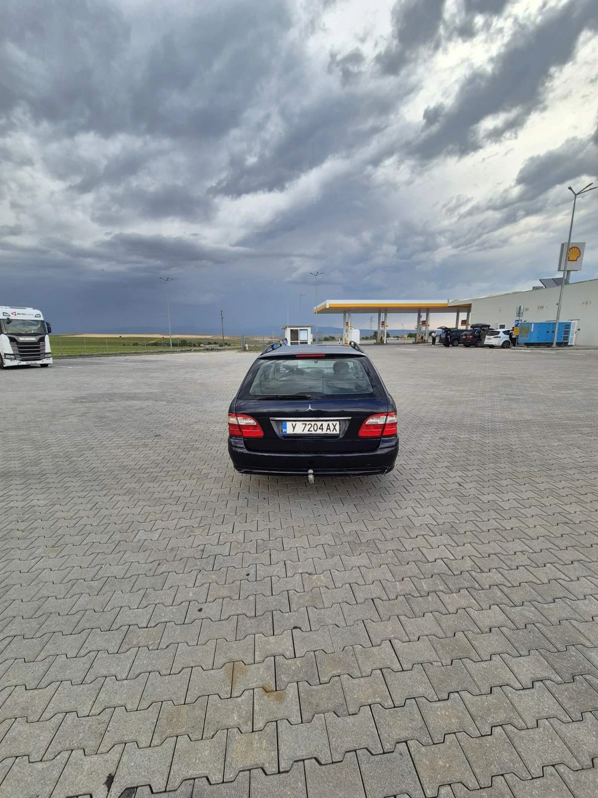 Mercedes-Benz E 220, снимка 6 - Автомобили и джипове - 56260945