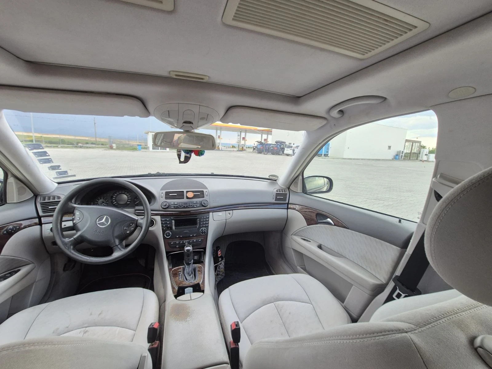 Mercedes-Benz E 220, снимка 7 - Автомобили и джипове - 56260945
