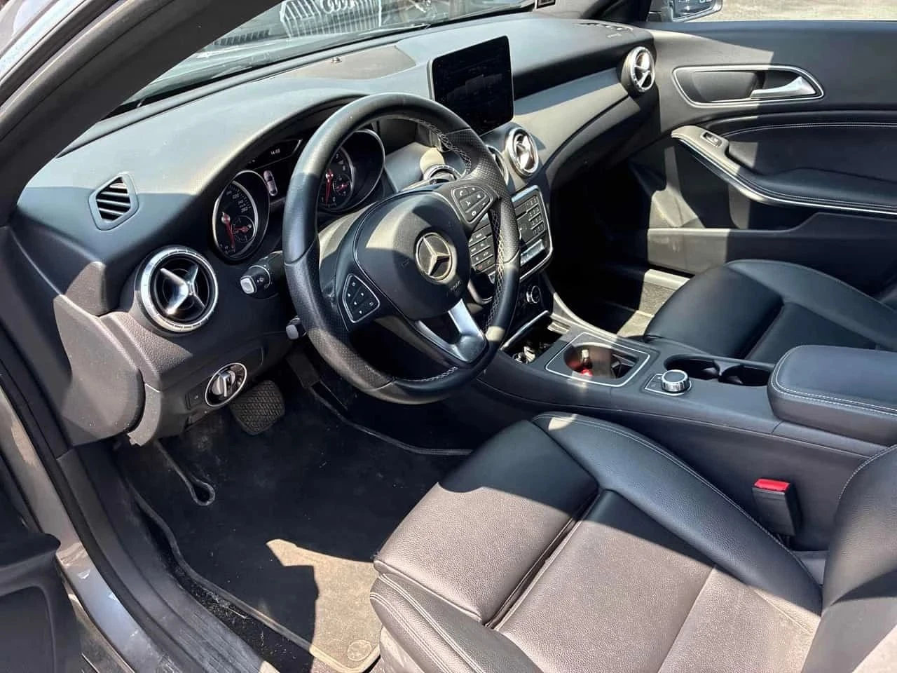 Mercedes-Benz CLA 250, снимка 5 - Автомобили и джипове - 56689296