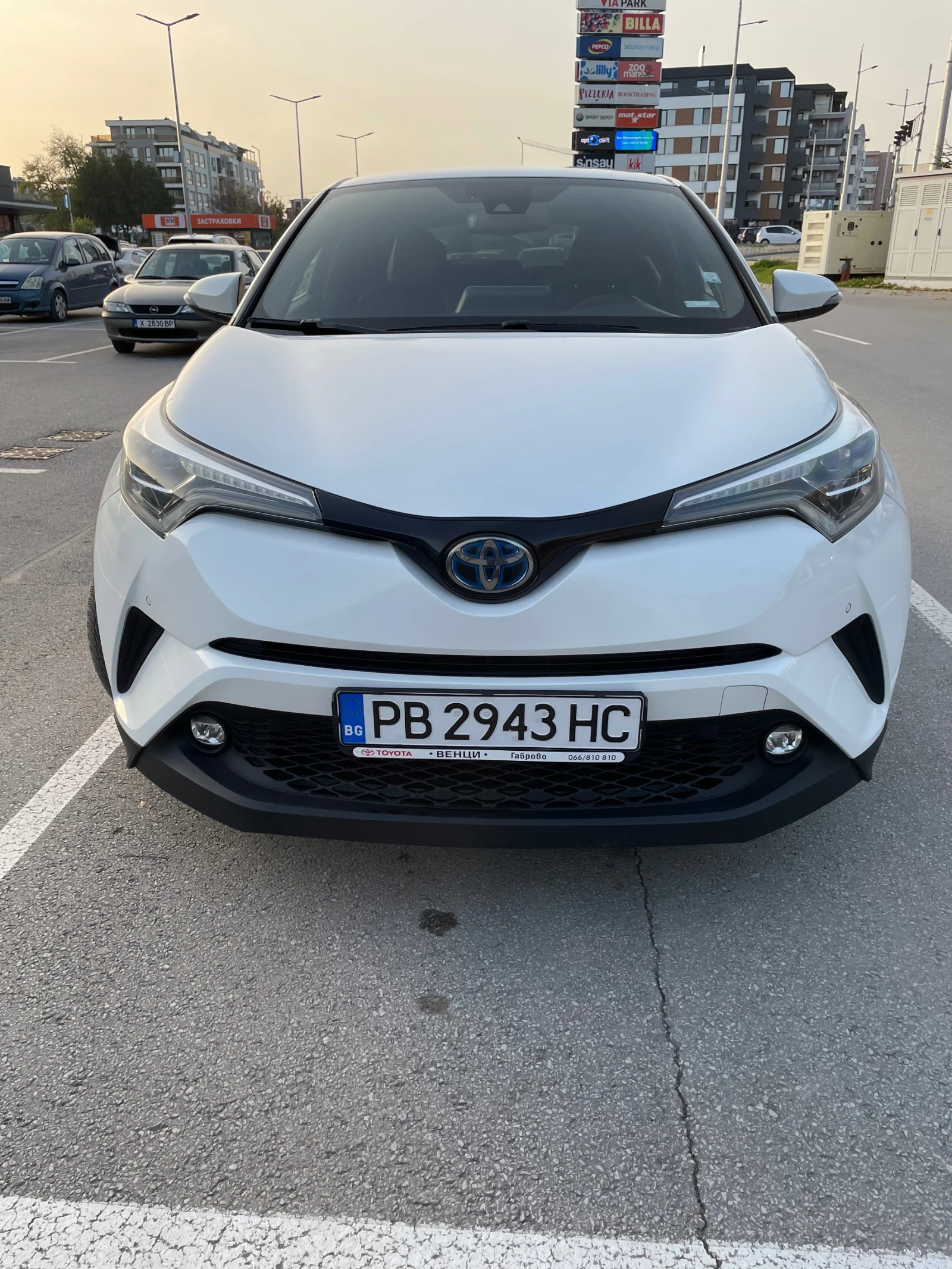 Toyota C-HR 1.8 classy hybrid 10 Години гаранция , снимка 1