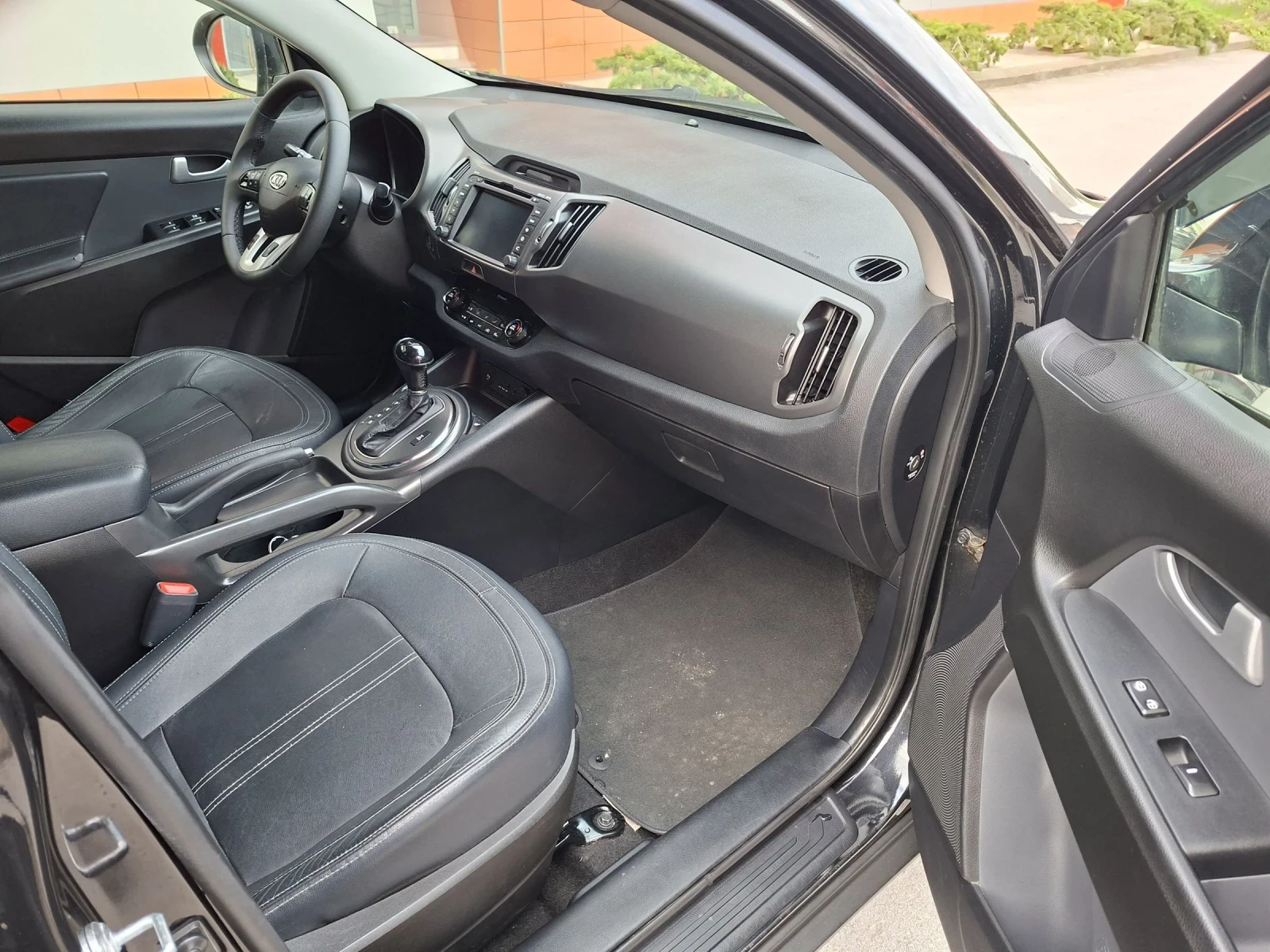 Kia Sportage 2.0CRDI, 4х4 , Автомат , Кожа , Нави Камера., снимка 11 - Автомобили и джипове - 54274166