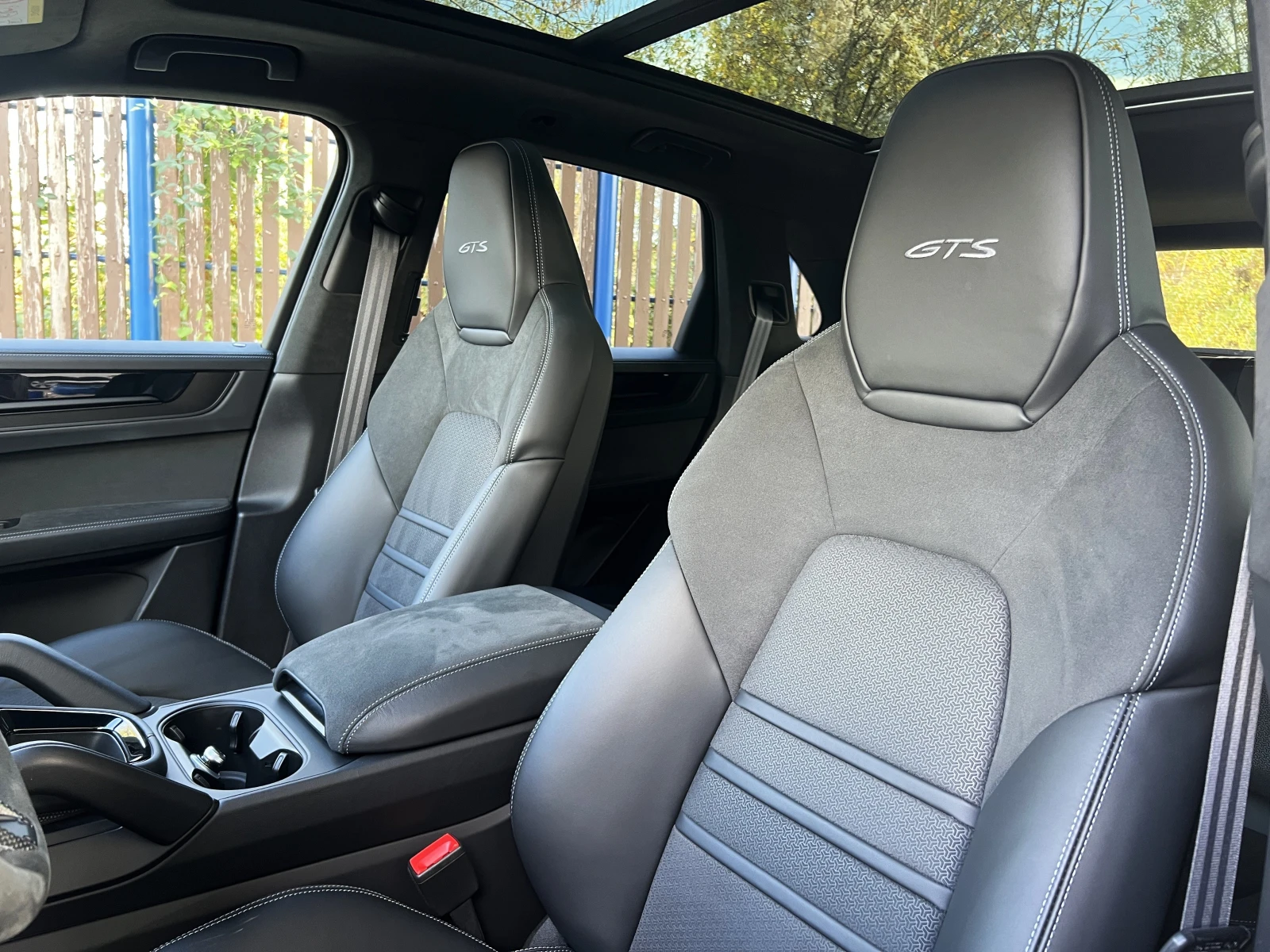 Porsche Cayenne GTS / FACELIFT / SPORT DESIGN / BOSE / HUD / PANO , снимка 8 - Автомобили и джипове - 54878690