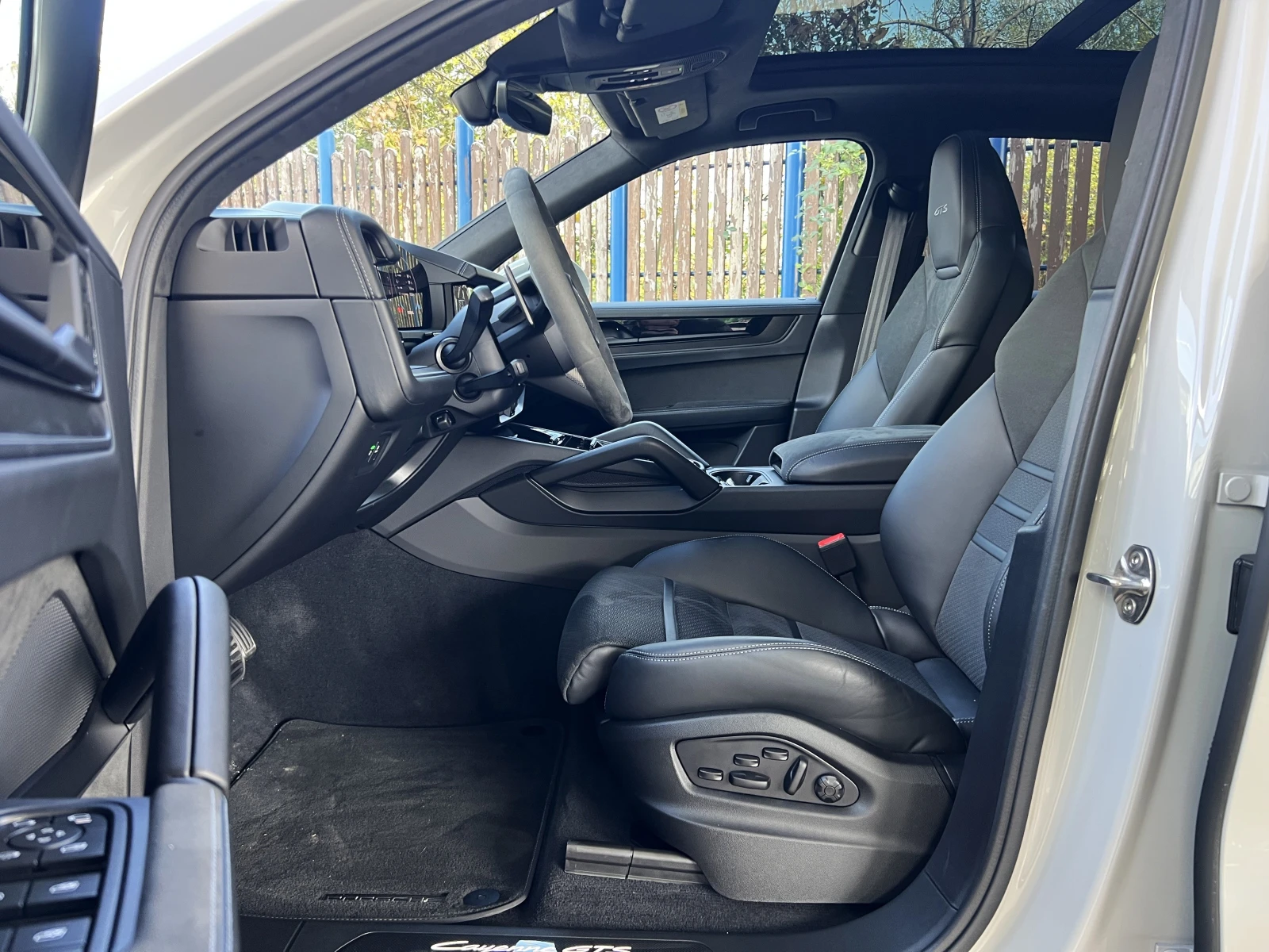 Porsche Cayenne GTS / FACELIFT / SPORT DESIGN / BOSE / HUD / PANO , снимка 7 - Автомобили и джипове - 54878690