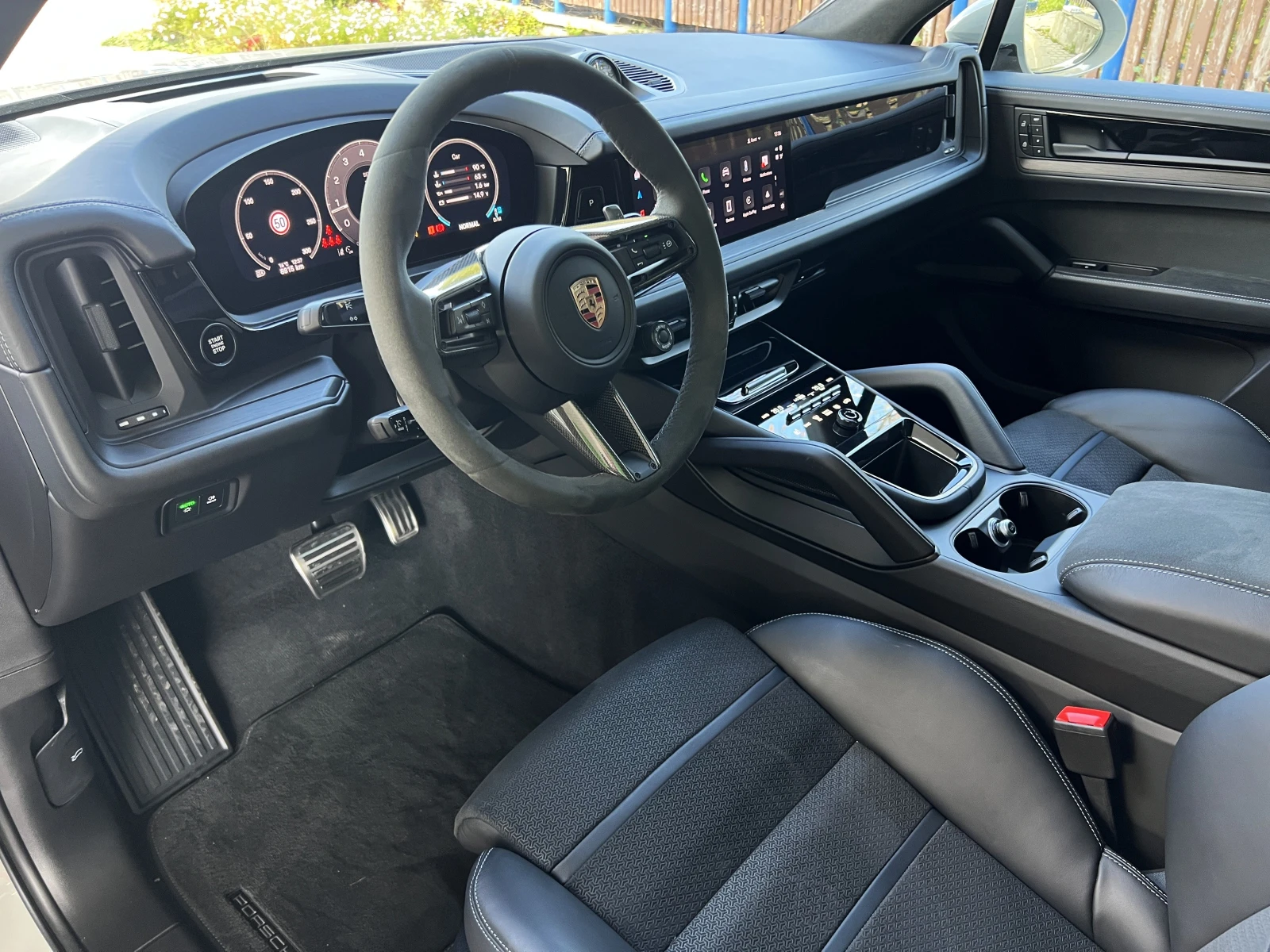 Porsche Cayenne GTS / FACELIFT / SPORT DESIGN / BOSE / HUD / PANO , снимка 9 - Автомобили и джипове - 54878690
