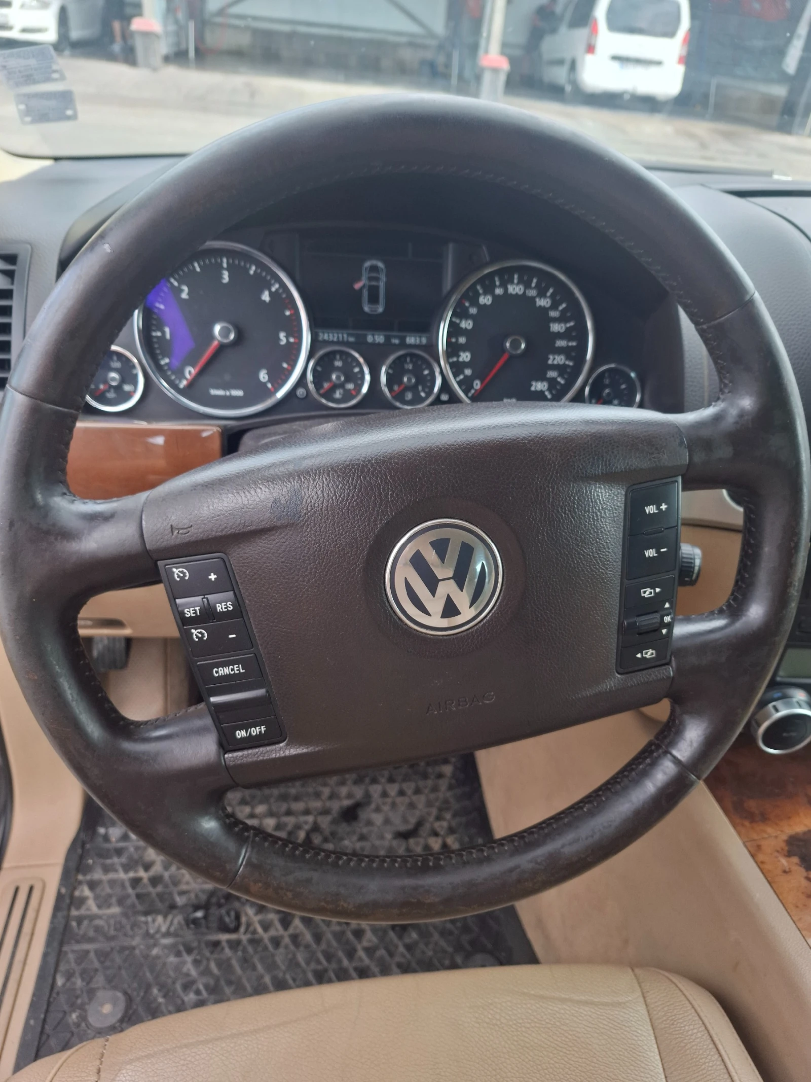 VW Touareg 3.0 Diesel, снимка 7 - Автомобили и джипове - 55969139