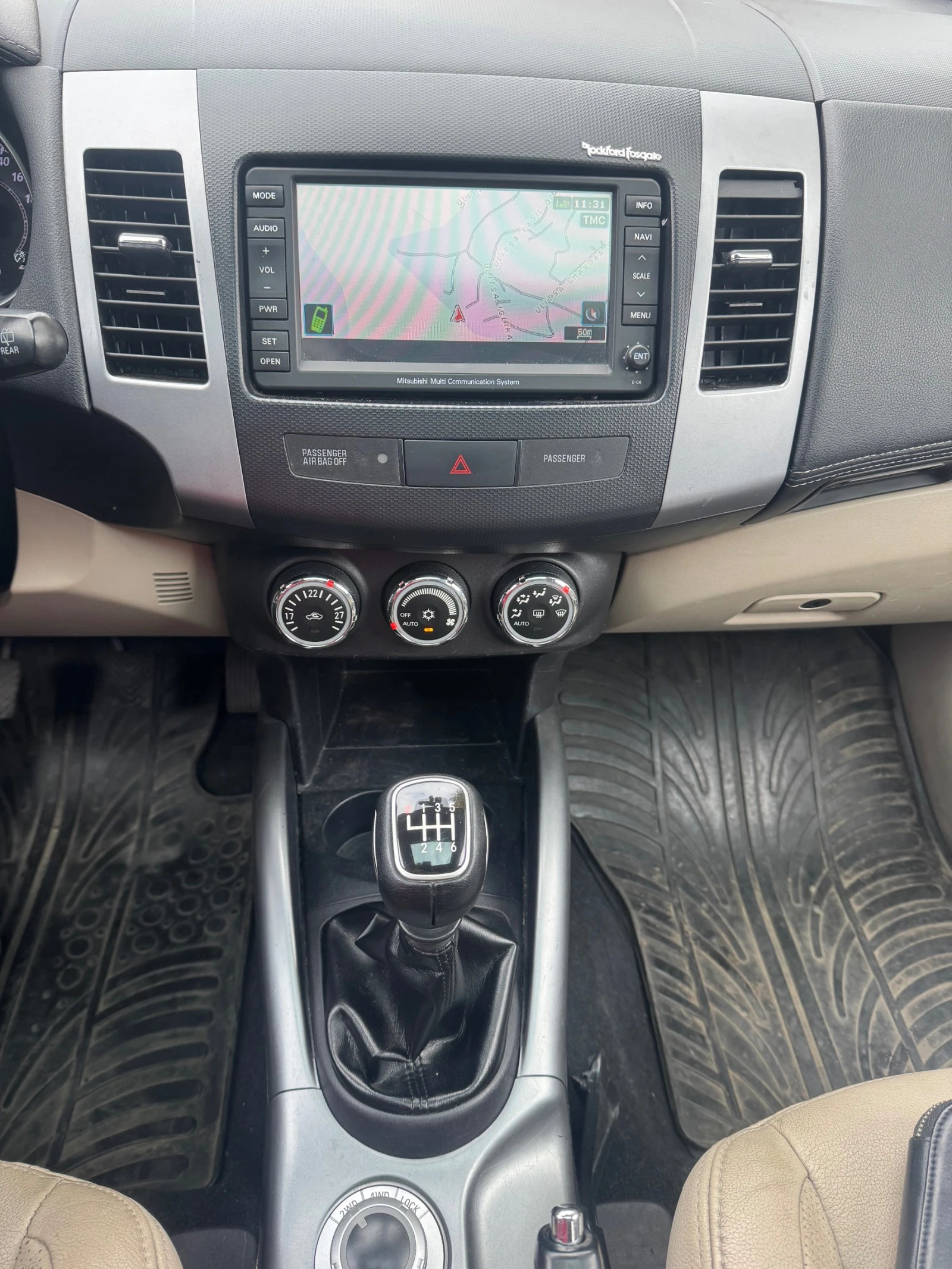 Mitsubishi Outlander, снимка 9 - Автомобили и джипове - 56657657